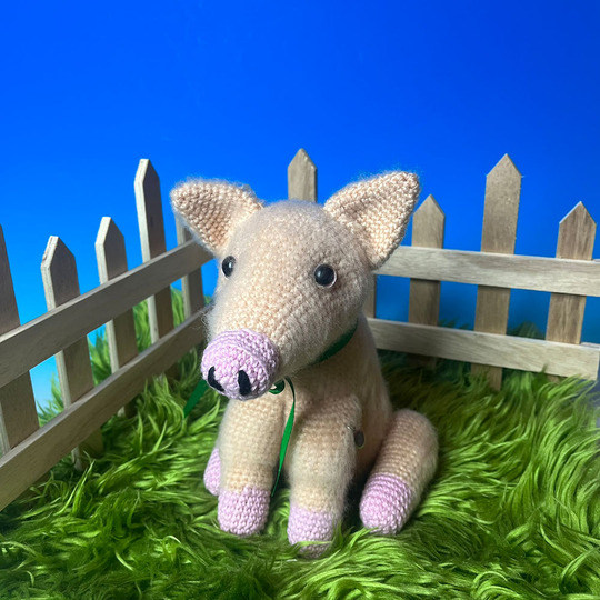 Crochet pattern amigurumi pig