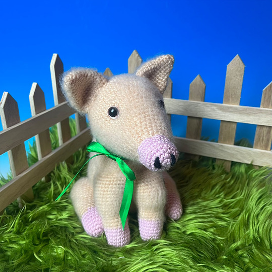 Crochet pattern amigurumi pig