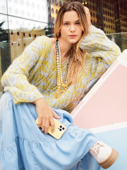 Pullover im Rautenmuster in gelbgrün-hellblauem Farbverlauf