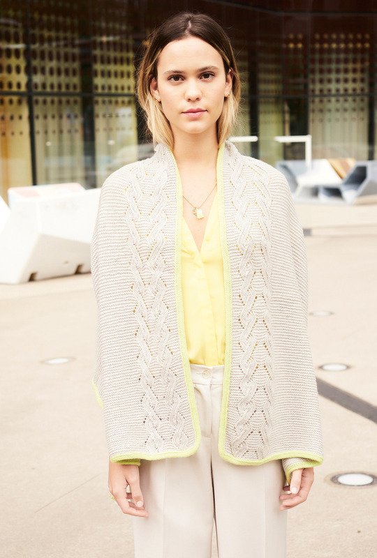 Hellgraue Stola mit hellgrünem Rand - Bild 4