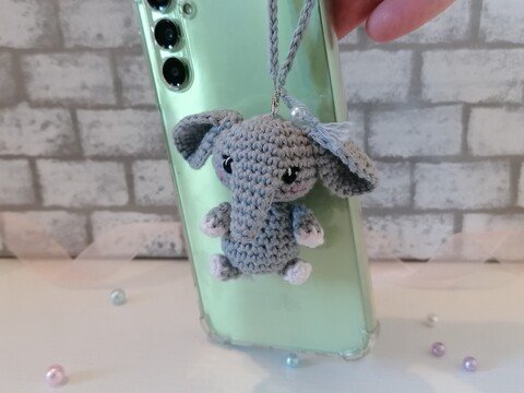 Niedlicher Elefant für Schlüssel, Tasche & Handy – Amigurumi Häkelanleitung