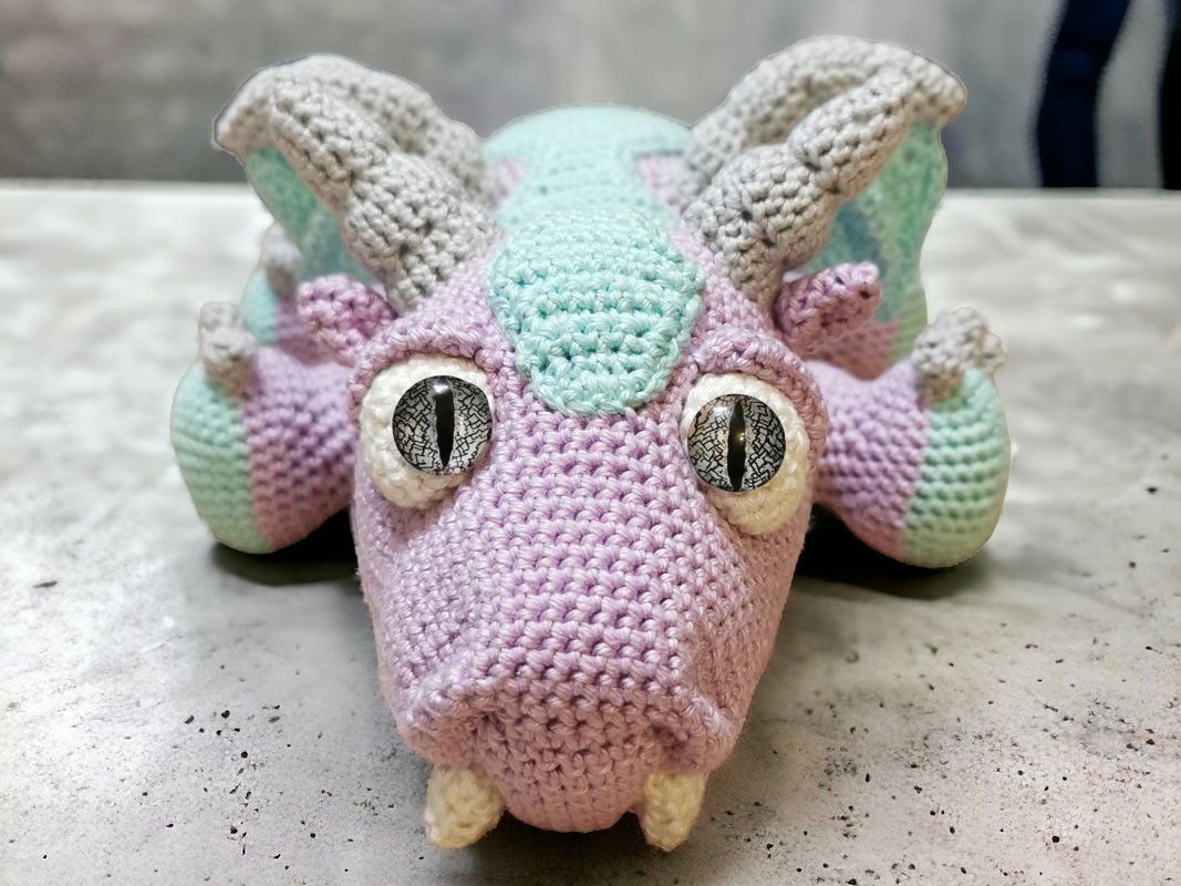 Jola the dragon *lying* - Image 3