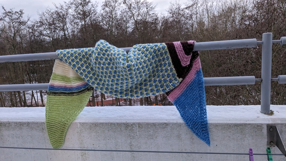 "Vaal" - buntes Schaltuch - Strickanleitung