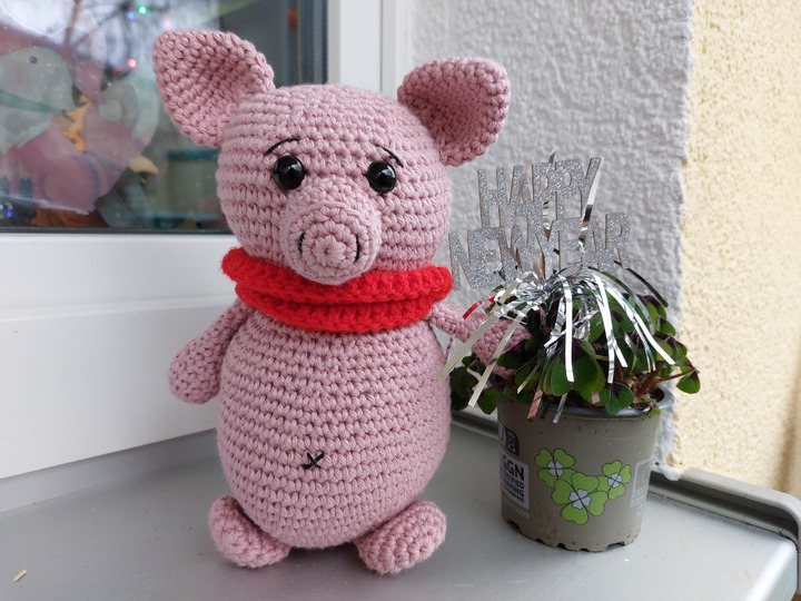 Schweinchen Frida als Glücksbringer häkeln  ca. 20cm hoch