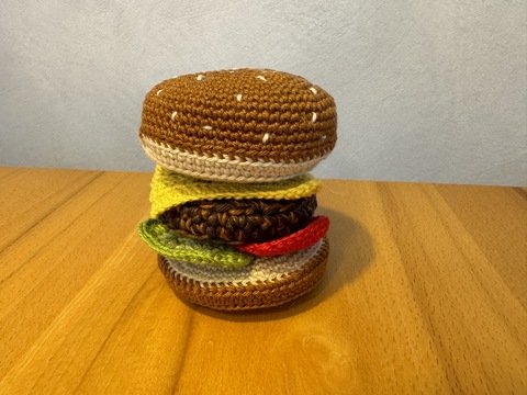 Gehäkelter Burger / Cheeseburger für Kinderküche, Kaufladen oder als Deko
