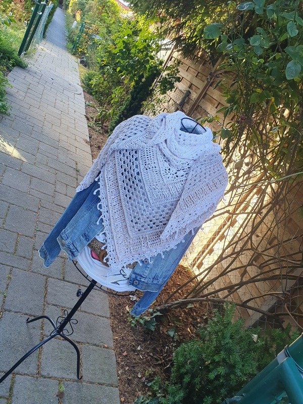 Yukina die Schneeblume - Anleitung für ein stilvolles Dreieckstuch - Bild 2