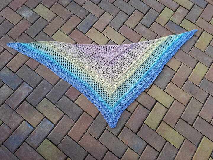 Yukina die Schneeblume - Anleitung für ein stilvolles Dreieckstuch