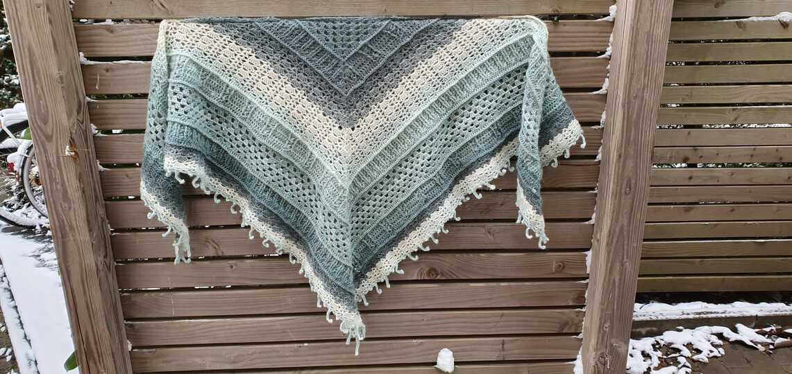 Yukina die Schneeblume - Anleitung für ein stilvolles Dreieckstuch