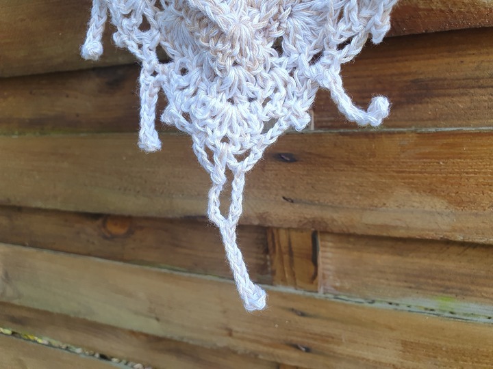 Yukina die Schneeblume - Anleitung für ein stilvolles Dreieckstuch