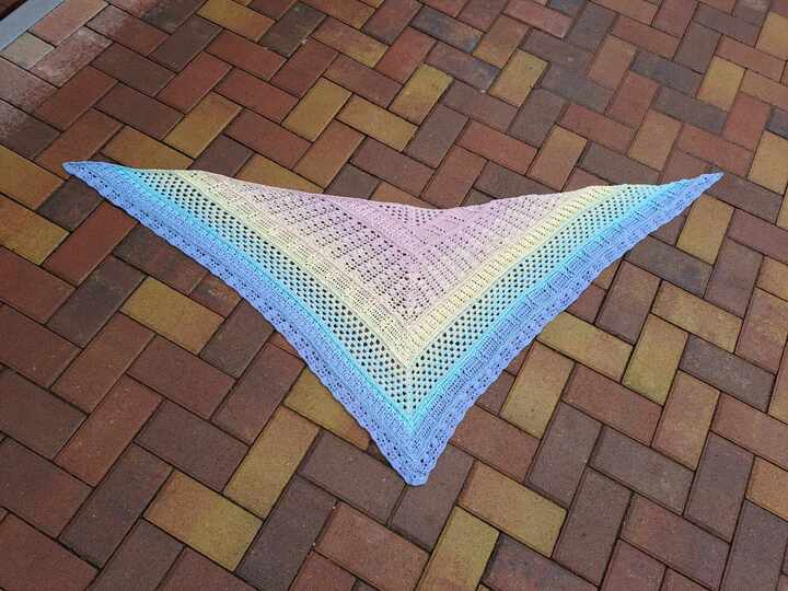 Yukina die Schneeblume - Anleitung für ein stilvolles Dreieckstuch