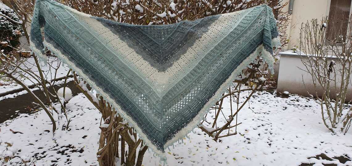 Yukina die Schneeblume - Anleitung für ein stilvolles Dreieckstuch