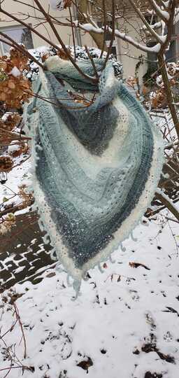 Yukina die Schneeblume - Anleitung für ein stilvolles Dreieckstuch