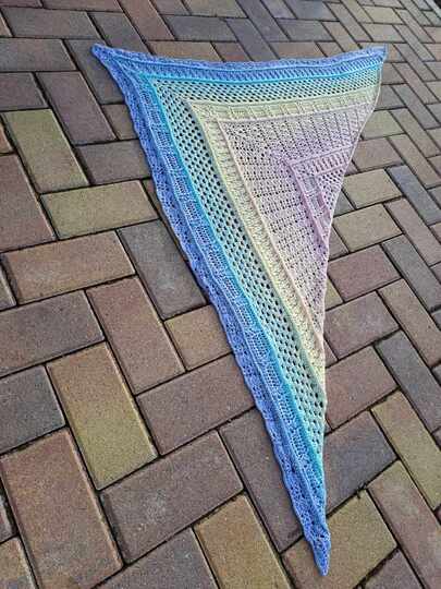 Yukina die Schneeblume - Anleitung für ein stilvolles Dreieckstuch