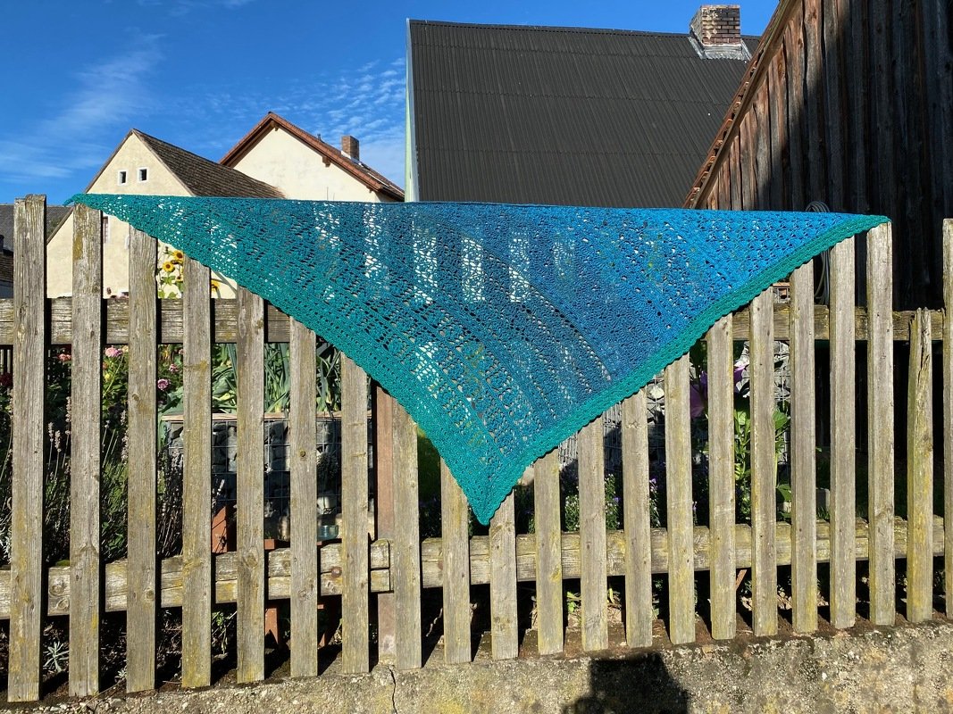 Tuch Marlyn - Asymmetrisches Tuch im Mustermix mit toller  Abschlusskante - Bild 4