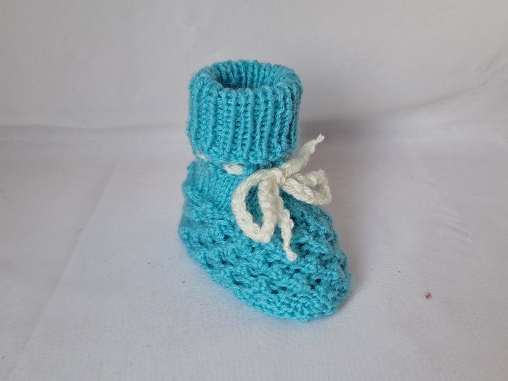 Strickanleitung Baby-Schuhe, Booties, Dornröschenmuster, ca. 9,5 cm