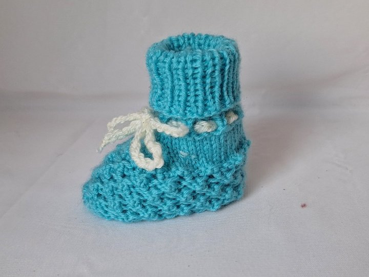 Strickanleitung Baby-Schuhe, Booties, Dornröschenmuster, ca. 9,5 cm