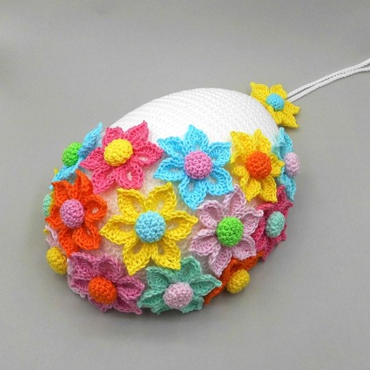 Türdeko großes Osterei mit bunten Blumen - einfach aus Wollresten
