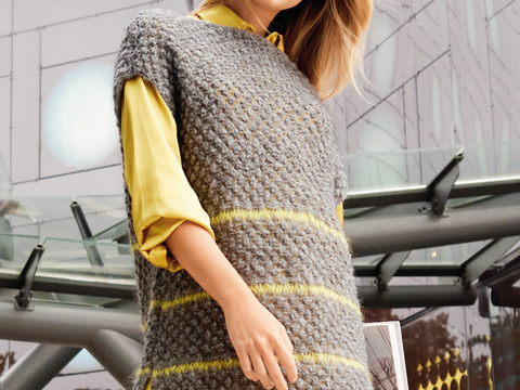 Pullunder im Dornröschenmuster in Dunkelgrau und Zitronengelb