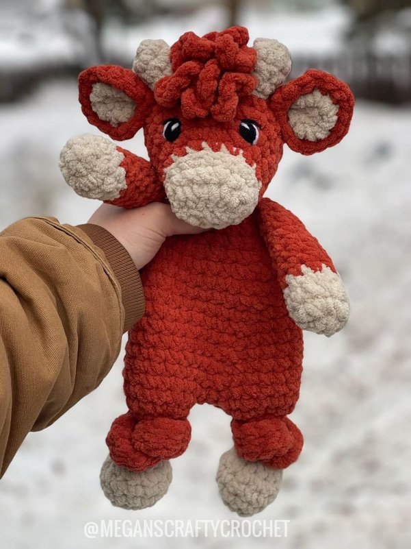Highland Cow Crochet Pattern Snuggler - Image 2
