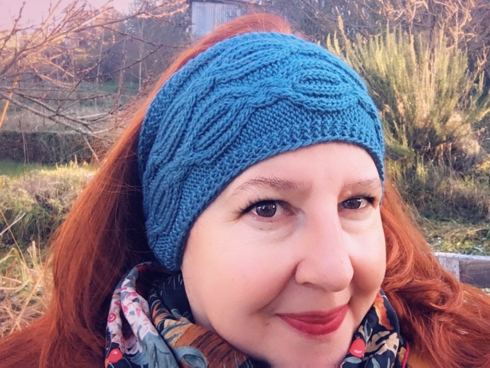 Marcel Headband with Cables Knitting Pattern - Image 2