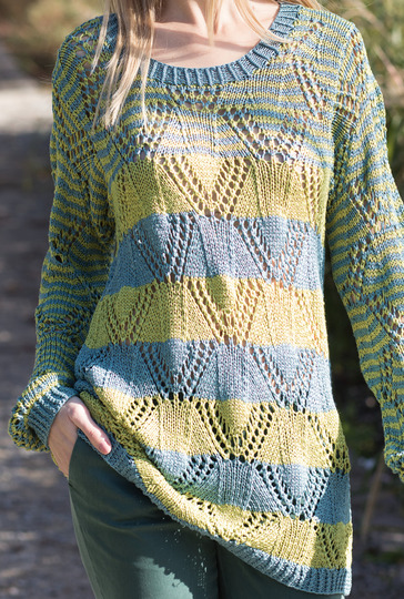 Gestreifter Longpulli im Ajourmuster