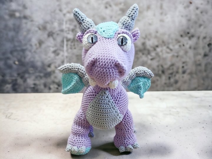 Jola der Drache *stehend*