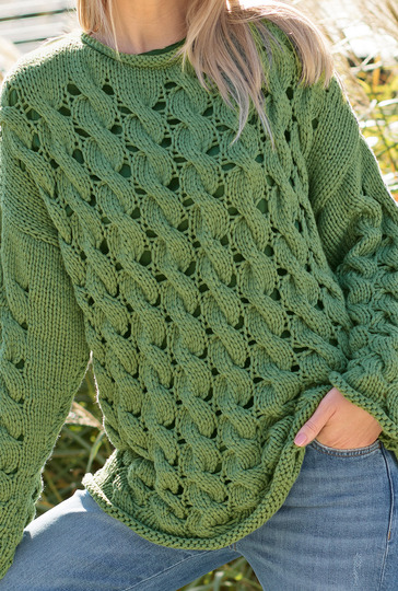 Gestrickter Zopfmusterpulli in Grün