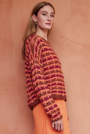 Pulli im gestreiften Ajourmuster