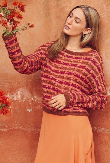 Pulli im gestreiften Ajourmuster