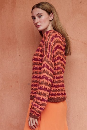 Pulli im gestreiften Ajourmuster