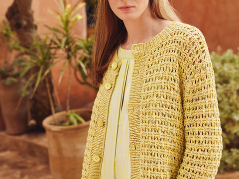 Jacke mit Loch-Strukturen