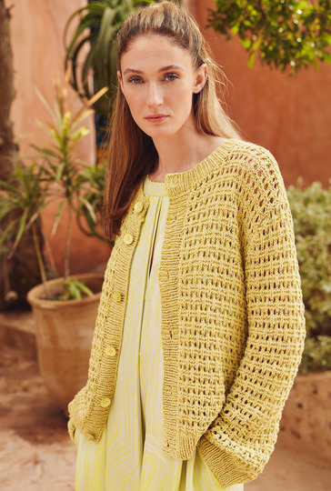 Jacke mit Loch-Strukturen