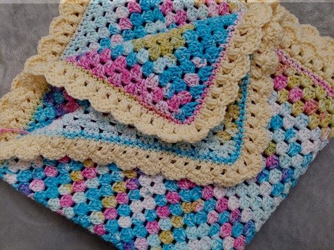 Häkelanleitung Babydecke Kunterbunt im Granny-Style!