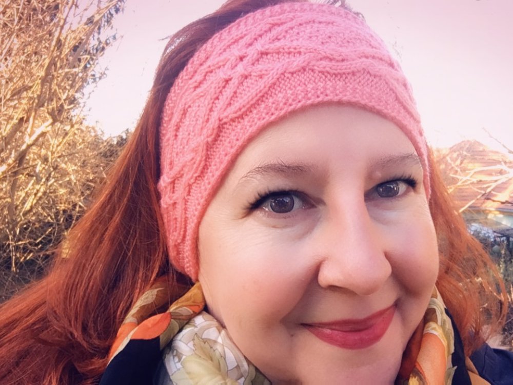Mariette Headband with Cables Knittingpattern for head circumferences XS-XL