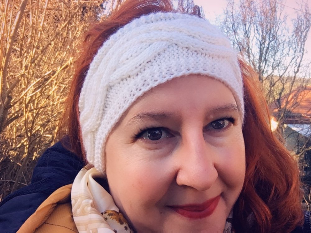 Vivien Headband with waves cables Knitting Pattern for size xs - xl - Image 2