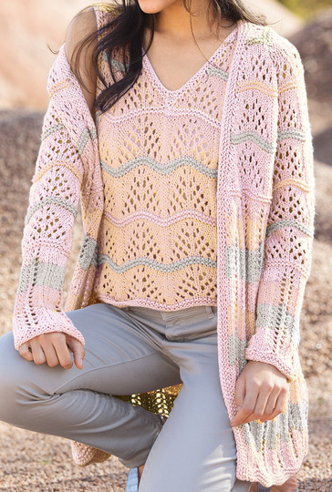 Twinset mit Wellenmuster und zarten Querstreifen