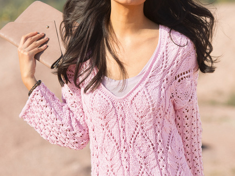 Ajourmusterpulli in Rosa mit tiefem V-Ausschnitt