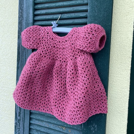Crochet pattern baby dress Raspberry