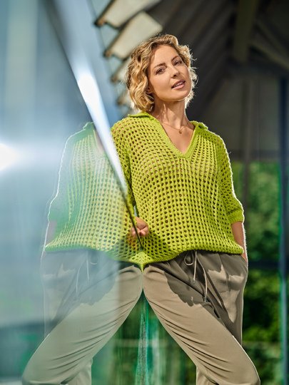 Pulli mit Lochmuster und Polokragen