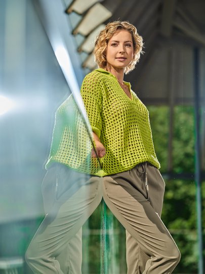 Pulli mit Lochmuster und Polokragen