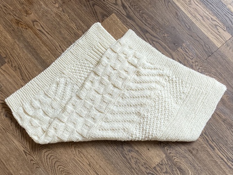 Babydecke mit verschiedenen Mustern stricken - von beiden Seiten schön!