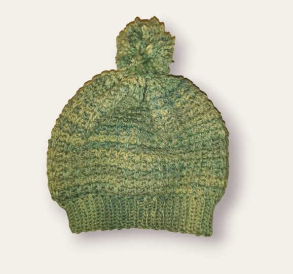 Häkelanleitung für eine trendige Bommelmütze Brianna