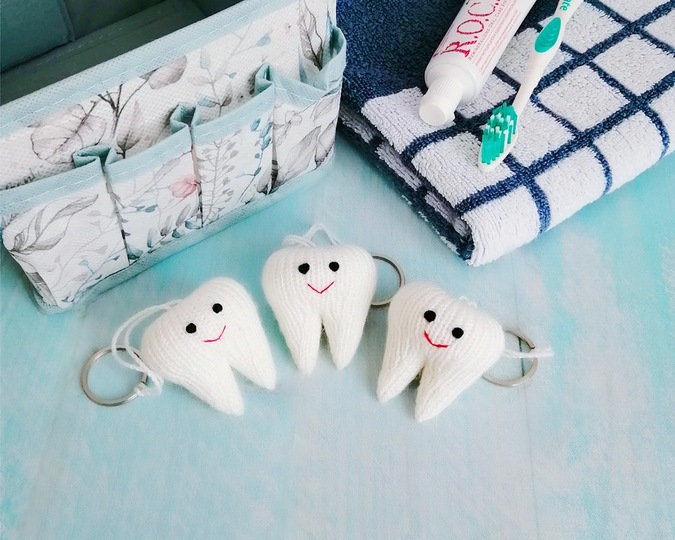 K088 Knitting Pattern - Teeth Tooth key chain or Fairy Present, Dentist