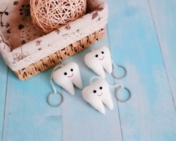 K088 Knitting Pattern - Teeth Tooth key chain or Fairy Present, Dentist