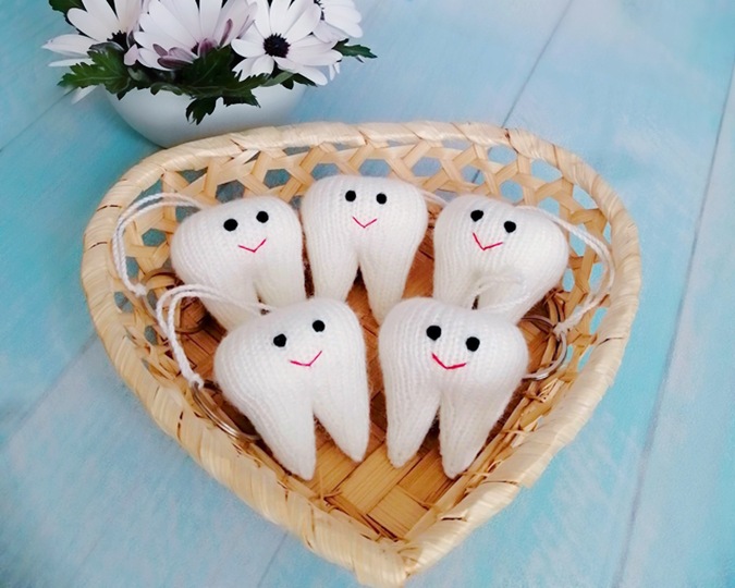 K088 Knitting Pattern - Teeth Tooth key chain or Fairy Present, Dentist