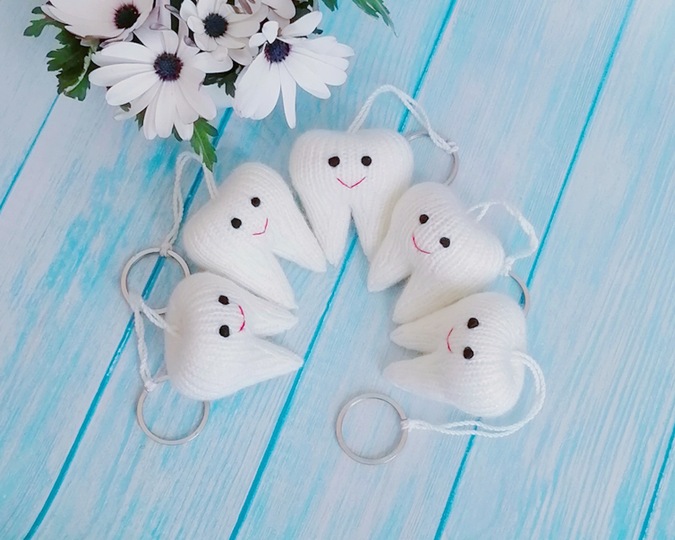 K088 Knitting Pattern - Teeth Tooth key chain or Fairy Present, Dentist