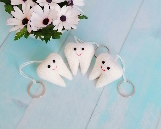K088 Knitting Pattern - Teeth Tooth key chain or Fairy Present, Dentist