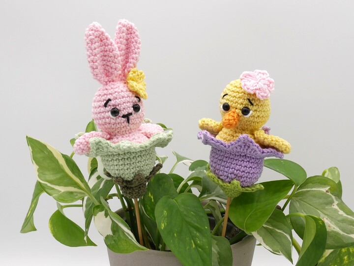 Häkelanleitung Blumenstecker Küken und Häschen
