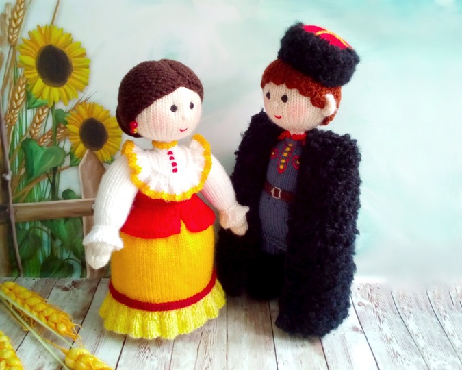 K082 Knitting Pattern Ukraine Doll Cossack Kazak man and woman with clothes