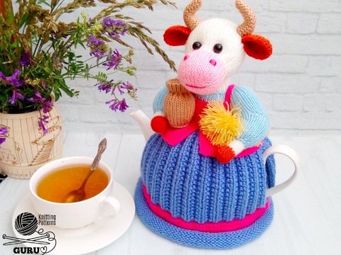 K073 Knitting Pattern - Cow Knitted teapot warmer table setting decoration